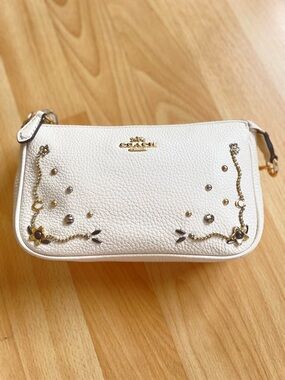 Coach Stardust Crystal Rivet Large Wristlet Chalk Gold Leather F56275
